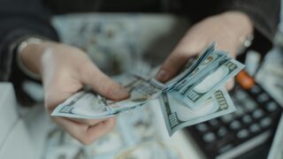 消費減税より重要なこと｜経営者が見るべき「制度変更リスク」とは